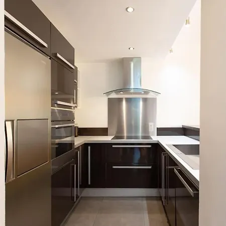 C9 - 2 Bdr 10 Min Palais Festivals & Sea - Ac, Parking & Balcony Cannes